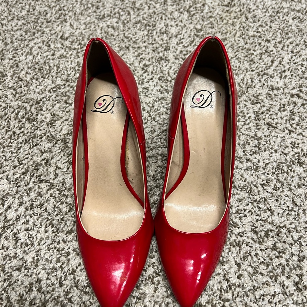 Delicious Women's Vibrant Red Heels